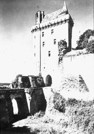 Chinon, Schloss: Tour de l'Horloge (Uhrturm)