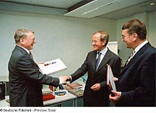 Prof. Jürgen Hering (Generaldirektor SLUB; links), Botschafter S.E. Dr. Julien Alex (Mitte) und Magnifizenz Prof. Dr. Achim Mehlhorn (Rektor TU Dresden; rechts), Bereichsbibliothek DrePunct