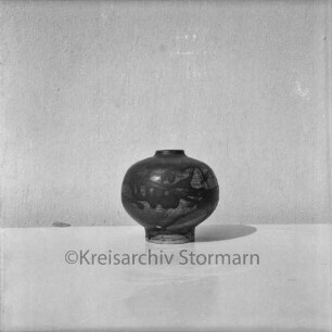 Juscha und Siegfried Schneider-Döring: Kunstkeramiker: Werke: Vase: vor weißem Hintergrund