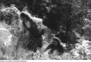 "Jugendleben". Kinderlandbewegung, Wanderungen etc., 1946/47