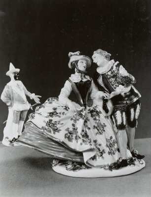 Kavalier mit Dame in spanischer Tracht (Kändler 1741), im Hintergrund: Capitano, für den Herzog von Weissenfels (Reinicke 1743/1744)
