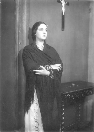 Das Grab des unbekannten Soldaten. Tragödie von Paul Raynal. Staatsschauspiel Dresden, Dresdner Erstaufführung 23.9.1926 : Jenny Schaffer als Aude, die Braut des Soldaten