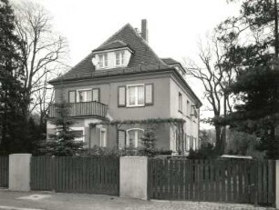 Radebeul, Paradiesstraße 4. Wohnhaus (um 1925)