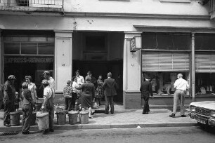 Mord an dem Inhaber des Damen und Herrenbekleidungsgeschäfts Kurt Hoffmann in der Waldstraße 40 c.