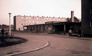 Stalinstadt/Eisenhüttenstadt: Läden und Wohnblock