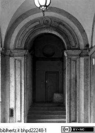 Palazzo Massimo di Pirro, Innenhof