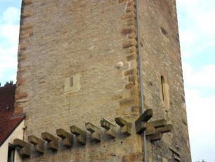 Stadtbefestigung-Wehrturm (Pfeiferturm Jahr 1460)-Ansicht von Südsüdosten- Kragsteine des ehemaligen Umgangs von der Stadtmauer (Eingang auf der Nordseite)