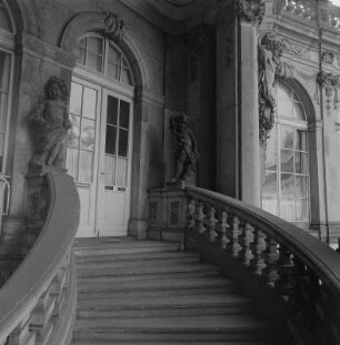 Dresden. Zwinger, Treppe mit Putti am Glockenspielpavillon