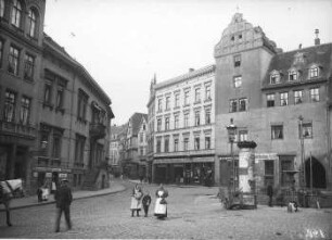 Blick auf Alten Markt mit alter Michaeliskapelle