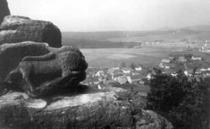 Schöna (Reinhardtsdorf-Schöna). Ortsteilansicht. Blick von der Kaiserkrone mit sog. Löwenwache