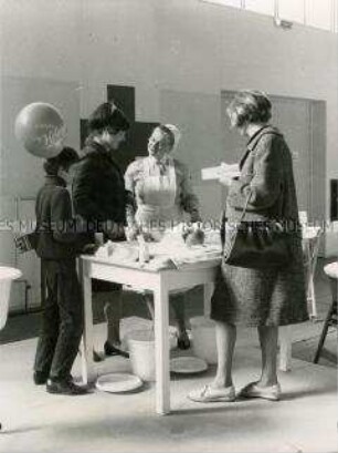 "Die Frau in unserer Zeit", 5. Bundesausstellung des Deutschen Hausfrauen-Bundes auf dem Berliner Messegelände