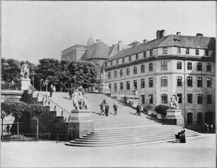 Dresden. Treppe zur Brühlschen Terrasse und Palais Brühl von Nordwesten