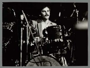 Czeslaw Barthkowski : Portrait des Jazz-Schlagzeugers Czeslaw Barthkowski beim Jazz Jamboree Warschau 1983