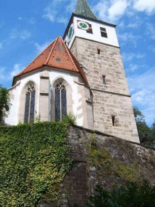 Ansicht von Osten mit Kirche über Kirchhofmauer