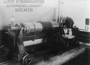 Rotor eines Umformers auf der Auswuchtmaschine : Technikgeschichte | Elektrotechnik | Umwandlung und Fortleitung elektrischer Energien | Umformer und Gleichrichter
