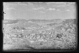 Blick aus Richtung Wartturm auf Altstadt, Burg, Mainspitze und Mainbrücke mainaufwärts