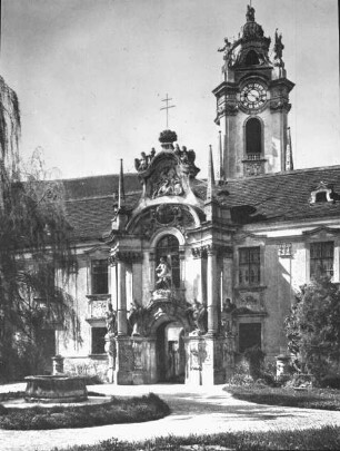 Dürnstein (Niederösterreich), Stiftskirche, Augustiner-Chorherrensift, Portal und Turm; Steinl, Matthias; Mungenast, Josef
