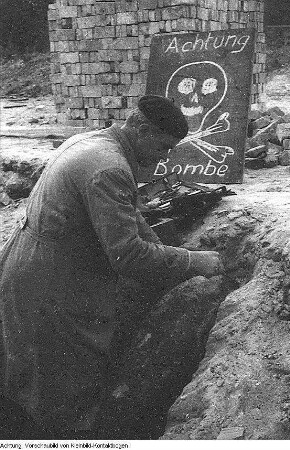 Konzert der "4 Brummers", Sammlung von Bombenfunden, Frauenporträts u. a., November 1965 - Februar 1966