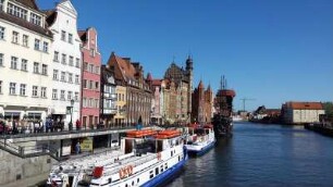 Danzig: Uferpromenade mit Krantor