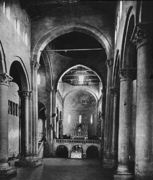 Arezzo, La Pieve di S. Maria, Inneres