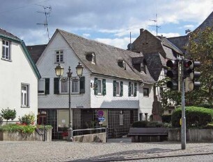 Ehem. kurfürstliches Zollhaus / Gutsausschank Kiefer; Walluf, Kirchgasse 1