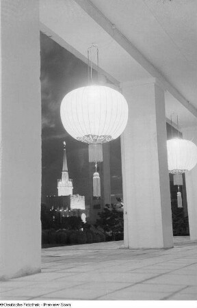 Blick vom Chinesischen Pavillon auf den Sowjetischen Pavillon