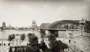 Hohenzollernbrücke mit Kölner Dom