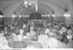 Dresden, Sächsischer Bergsteigerchor "Kurt Schlosser" Dresden, Auftritt im Ratskeller, 1978