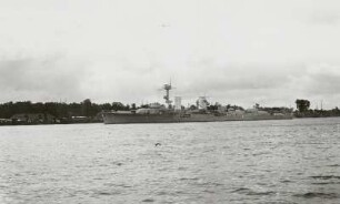 Leichter Kreuzer (Königsberg-Klasse) der Reichsmarine unter Land : Swinemünde. Leichter Kreuzer (Königsberg-Klasse) der Reichsmarine unter Land