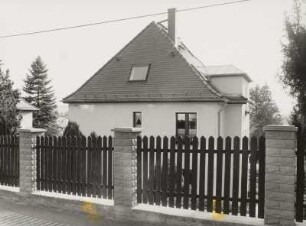 Radebeul, Am Jacobstein 10. Wohnhaus (um 1930)