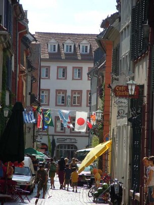Heidelberg - Altstadtgasse : Durchblick durch eine Altstadtgasse. Aufgenommen in der historischen Altstadt von Heidelberg am 13. Juli 2010