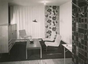 Tisch "Mod. 21885", Wohnzimmerschrank "Mod. 207 / 1a" und Sessel "Mod. 1152 / K" von Helmut Magg