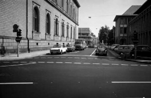 Entschärfung der Kreuzung Hans-Thoma-Straße, Waldstraße und Zirkel durch Installierung einer Ampelanlage.