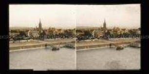Blick über Rhein auf Beuel