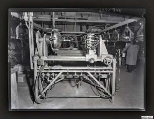 Horizontal- und Vertikalanhalsmaschine, Foto 1962