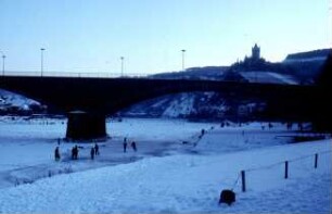 Geschlossene Eisdecke bei Cochem/Mosel