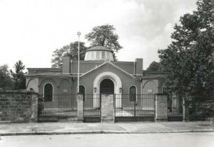 Dresden-Johannstadt. Synagoge (1950 geweiht) auf dem Jüdischen Friedhof, Fiedlerstraße 3. Haupteingangsseite