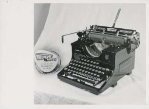 Schreibmaschine "Modell Standard 12" der Triumph Werke Nürnberg