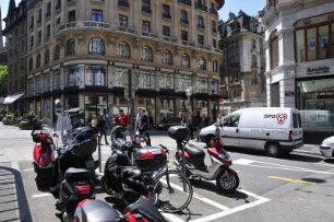 Genf - City : Blick in die Hauptgeschäftsstraße in der City, aufgenommen in Genf am 21. Mai 2010
