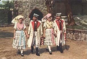 Gruppe in niedersorbischer Tracht : Kleidung - Männliche Kleidung und niedersorbische Tracht. Ort: Bautzen. Sorbisches Volkskunstensemble. Gruppe in niedersorbischer Tracht. Postkarte.