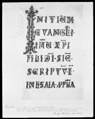 Evangeliar aus Sankt Emmeram — Initiale I(nitium evangelii) und verzierte Kapitalen, Folio 75recto