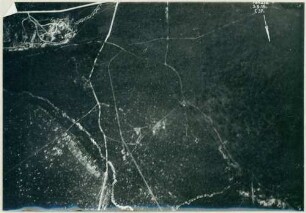 Foto des Bluces-Lagers mit Batterie-Stellungen (Luftbild)