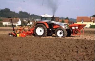 Fotografie: Drillkombination, Pneumatische Verteilung, Kreiselegge, Frontanbau
