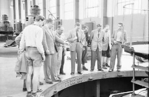 Häusern: Gruppe am offenen Generator