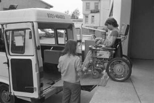 Behindertentransport durch den Arbeiter-Samariter-Bund ASB