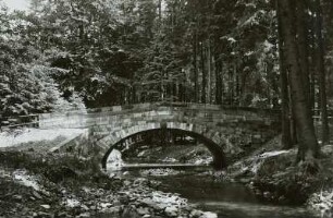 Dresdner Heide, Untere Wettinbrücke über die Prießnitz. Wiederaufbau nach Hochwasser 1926, Blick flußaufwärts