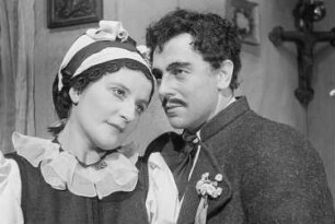 Szenenbilder aus der Oper "Jenufa" von Leos Janácek an der Deutschen Staatsoper Berlin, mit Christel Goltz und Erich Witte in den Hauptrollen : Szene mit Christel Goltz als Jenufa und Erich Witte als Steva