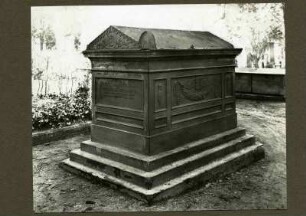 alter Friedhof, Grabstein August v. Gienanth, 1829. (Grabmal in Gußeisen). Vergleich 252