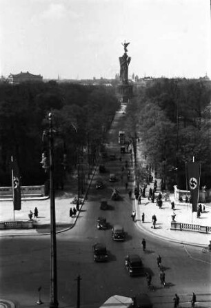 Berlin: Blick vom Brandenburger Tor auf Siegessäule; ohne Vordergrund
