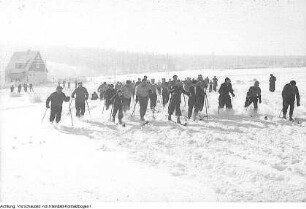Erzgebirge. Wintersportmeisterschaften: Langlauf, Volkssport, im Erzgebirge im Beisein von Ministerpräsident Max Seydewitz, 1950